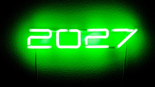 <strong>2027</strong> <br> Neonschrift mit Gasentladung.  50 x 10 cm grün. Neon 85%, Argon 10%, Krypton 5%. <br>Außentemperaturen bis zu -10° Celsius möglich, 2021.